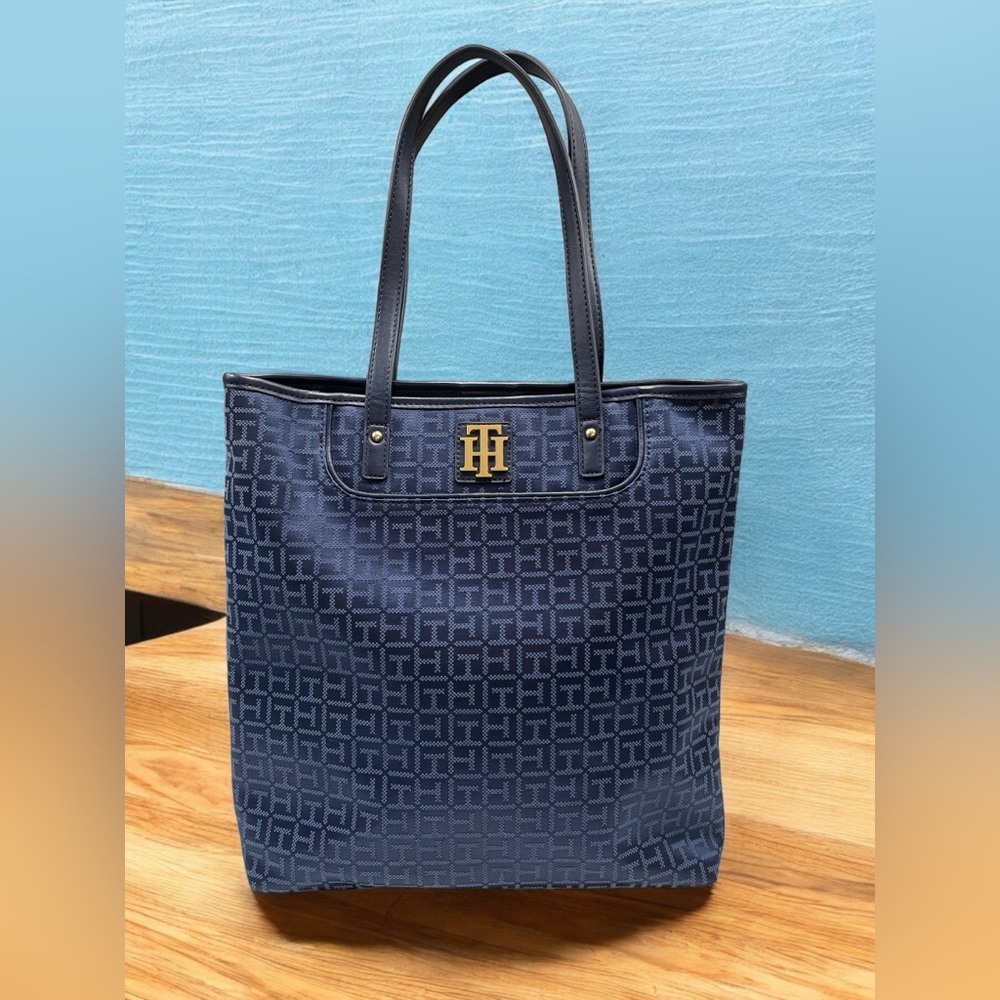 Tommy Hilfiger Tote